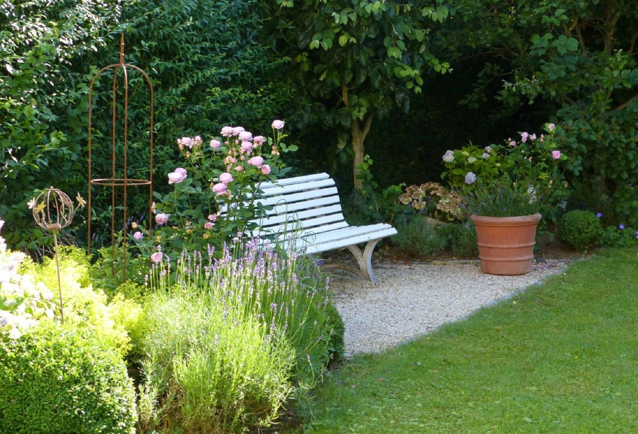 Bed And Breakfast Unter Den Linden Noerdlingen Exterior photo
