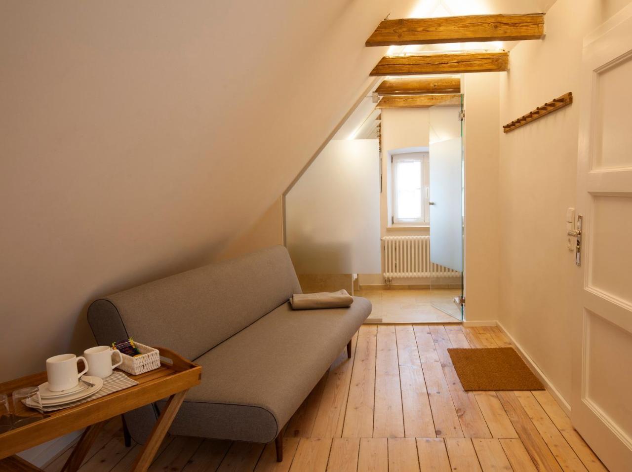 Bed And Breakfast Unter Den Linden Noerdlingen Exterior photo