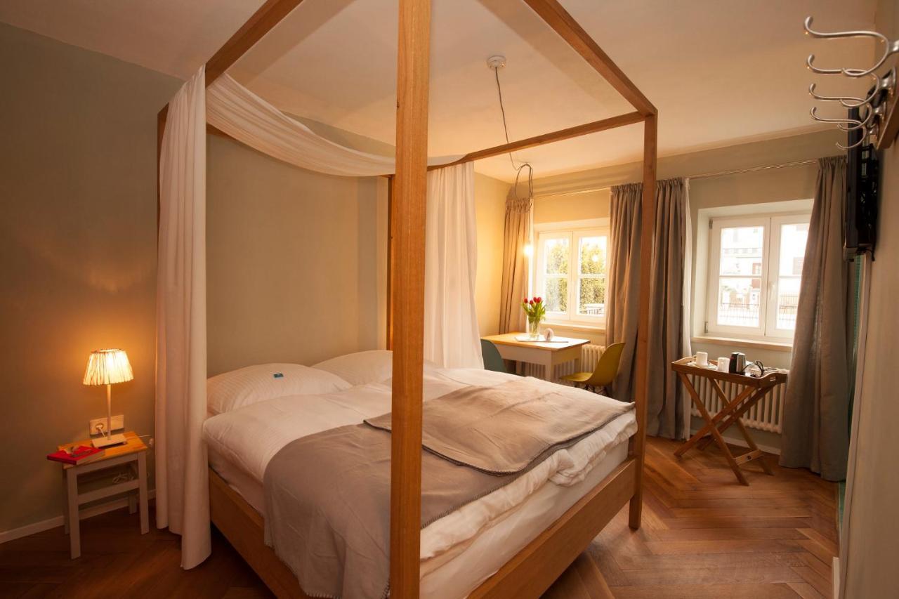 Bed And Breakfast Unter Den Linden Noerdlingen Exterior photo